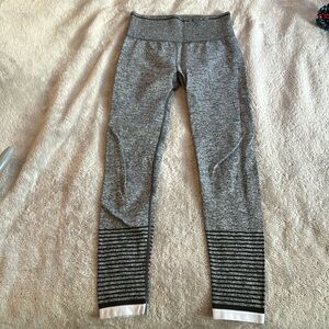 SoulCycle x-small black and white leggings